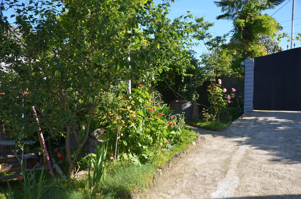 Tj Guest House Makhindzsauri Kültér fotó