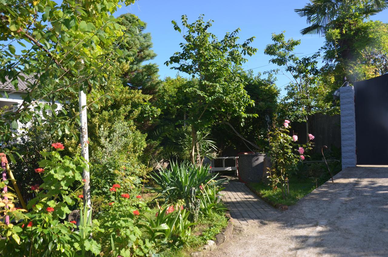 Tj Guest House Makhindzsauri Kültér fotó