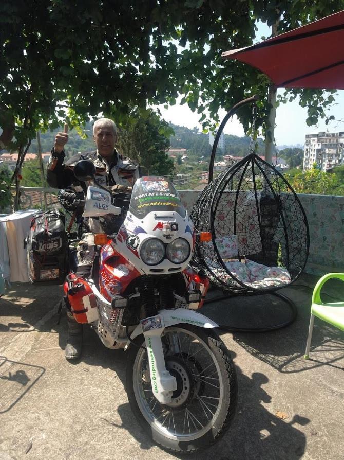 Tj Guest House Makhindzsauri Kültér fotó